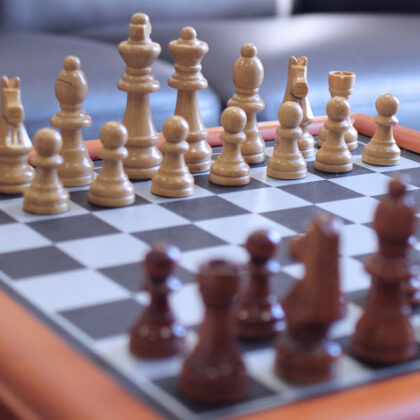 Holz-Schachbrett als Kiste mit Deckel